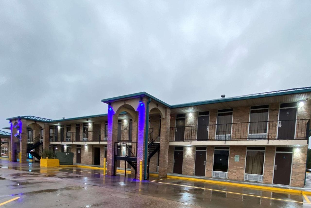 Days Inn By Wyndham Forest Extérieur photo